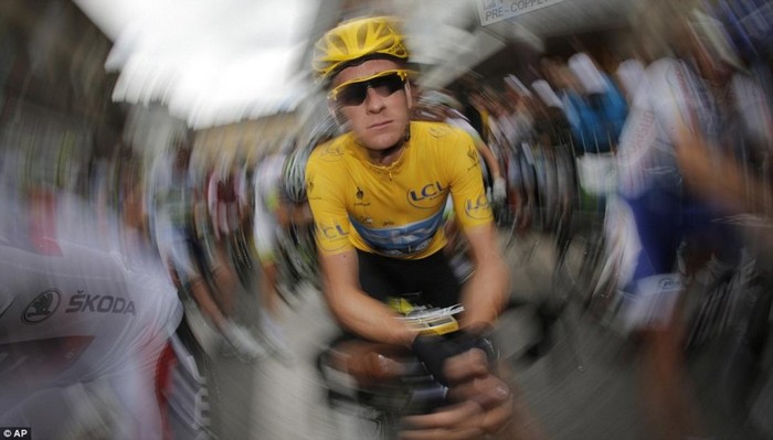 Cua-rơ Bradley Wiggina chờ đợi trước chặng 12 của Tour de France.